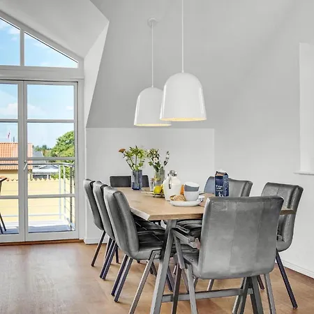Semesterbostad 3 Bedroom Lovely In
